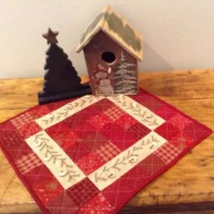 #209 Snowman Garland - Red Button Quilt Co.