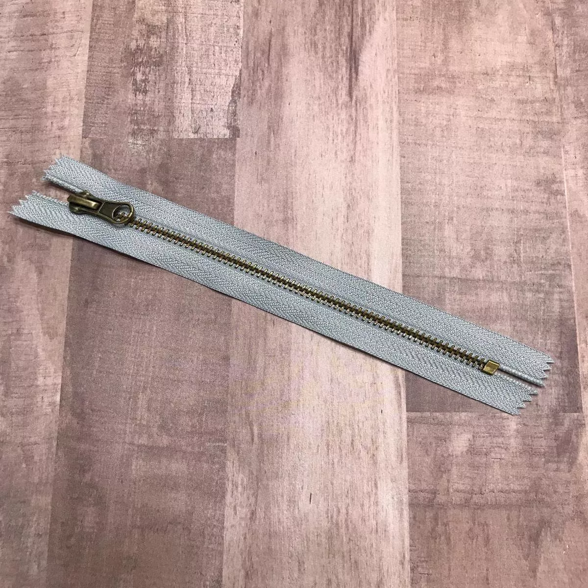 #5 Bronze on Gray 7″ Zipper