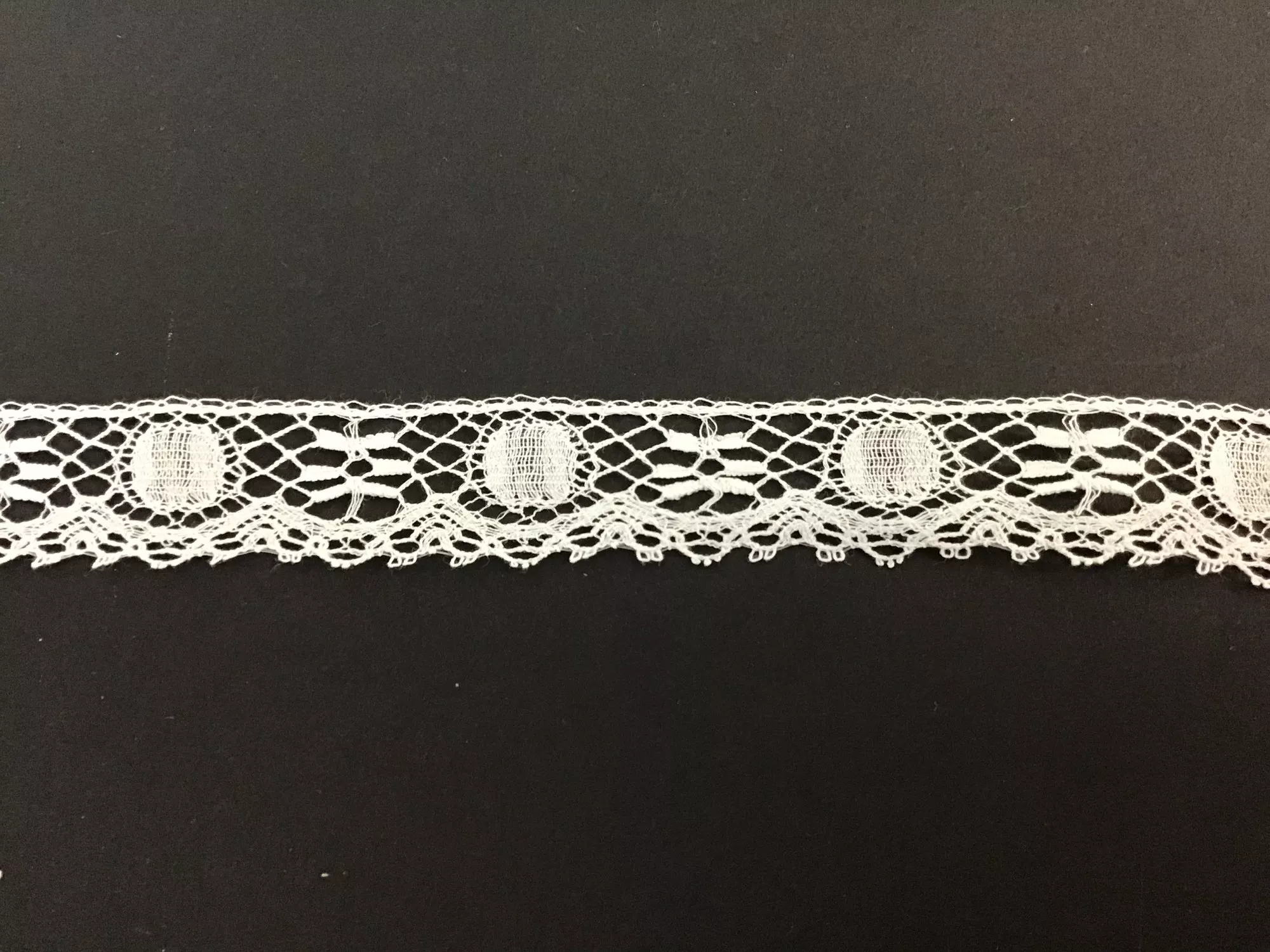 French Cluney Lace Edging .75 Inch White 150/7022-13