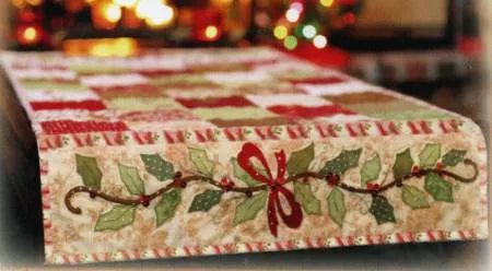 Holly & Berries Table Runner Shappy Fabrics SF48503